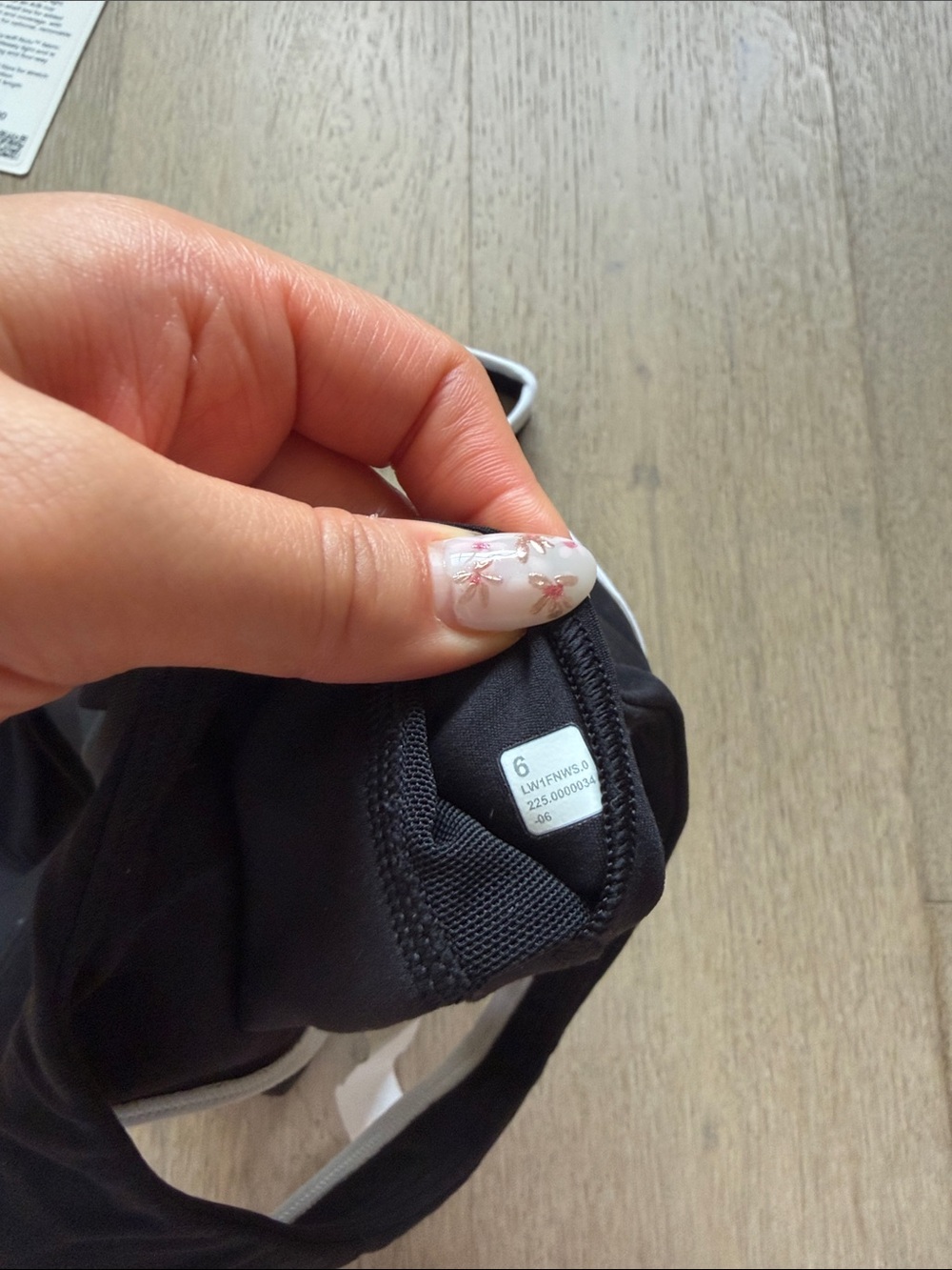 EUC align notched neck tank black/white size 6 lululemon - Picture 9 of 14